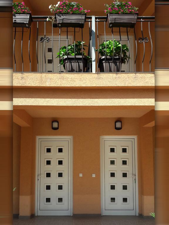 Apartments Sergej ストモレ エクステリア 写真